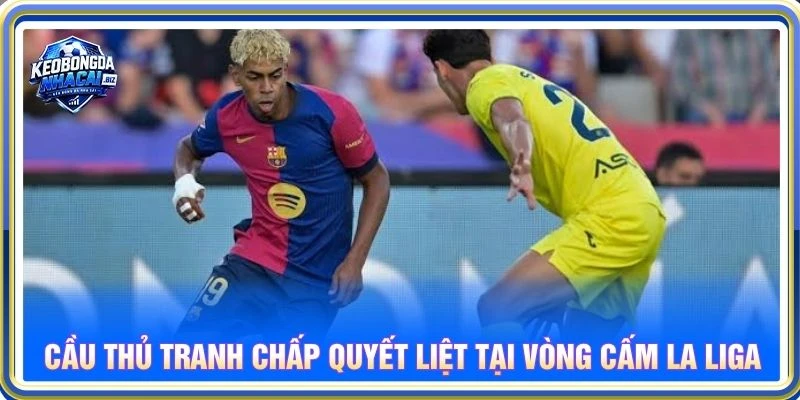 Cầu thủ tranh chấp quyết liệt tại vòng cấm La Liga